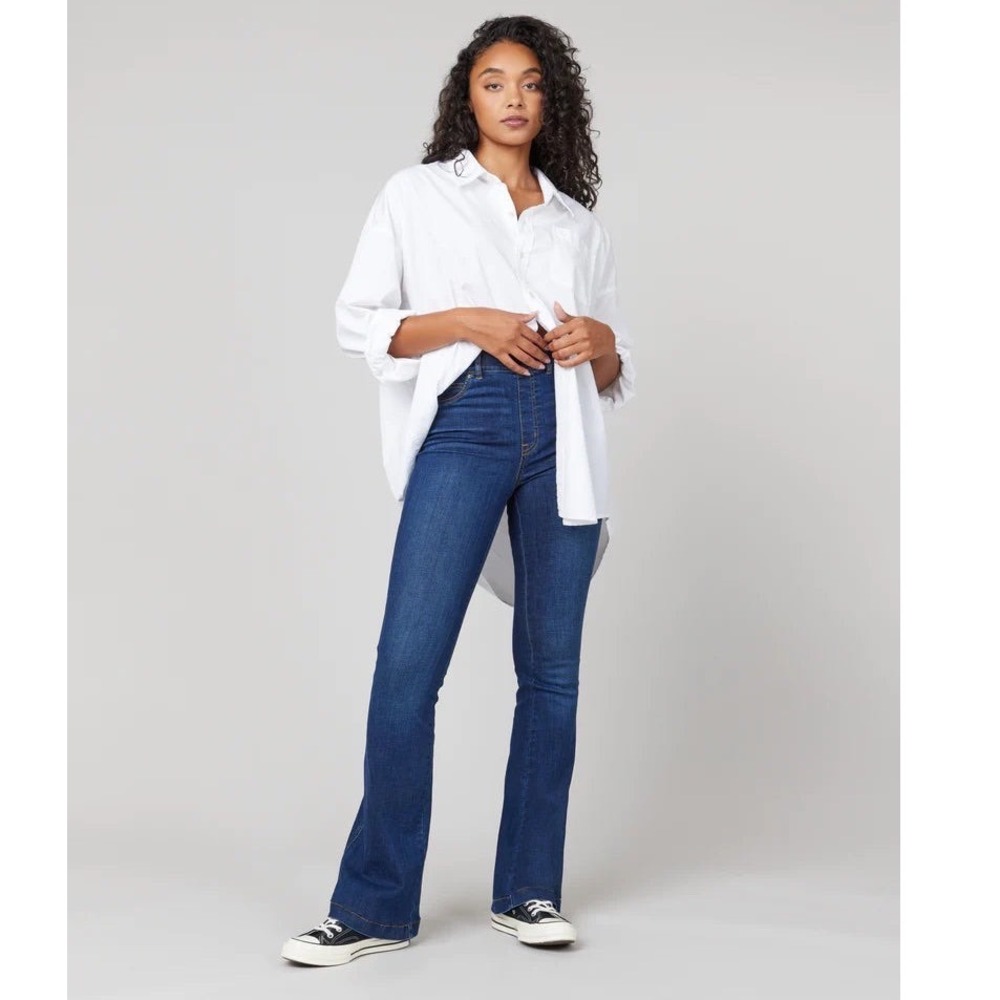 Spanx Flare Jeans in Midnight Shade Dark Indigo Pull On High Rise, Petite Medium